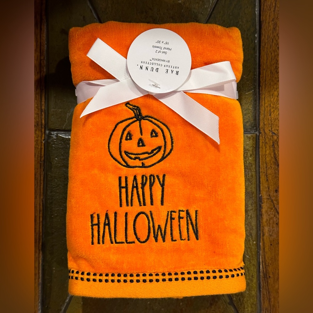 Rae Dunn HAPPY HALLOWEEN Jack OโLantern Set of 2 Orange Hand Towels NEW!